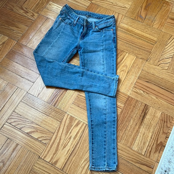 Signature by Levi Strauss Denim - Levi Strauss & Co. Women Skinny Jeans